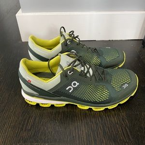 On Running Cloudsurfer in Green/Yellow Size 11